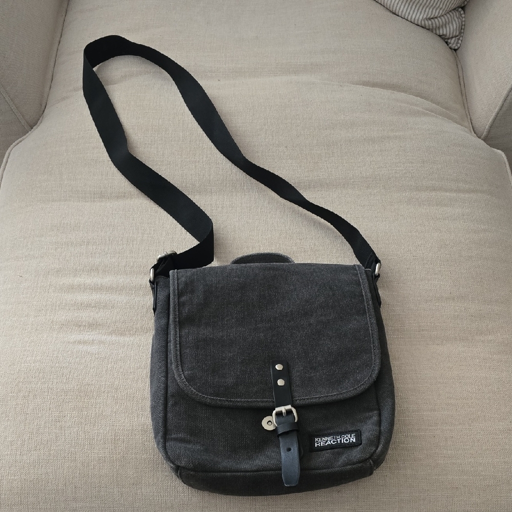 Kenneth Cole Reaction Gray Canvas Messenger Bag.
